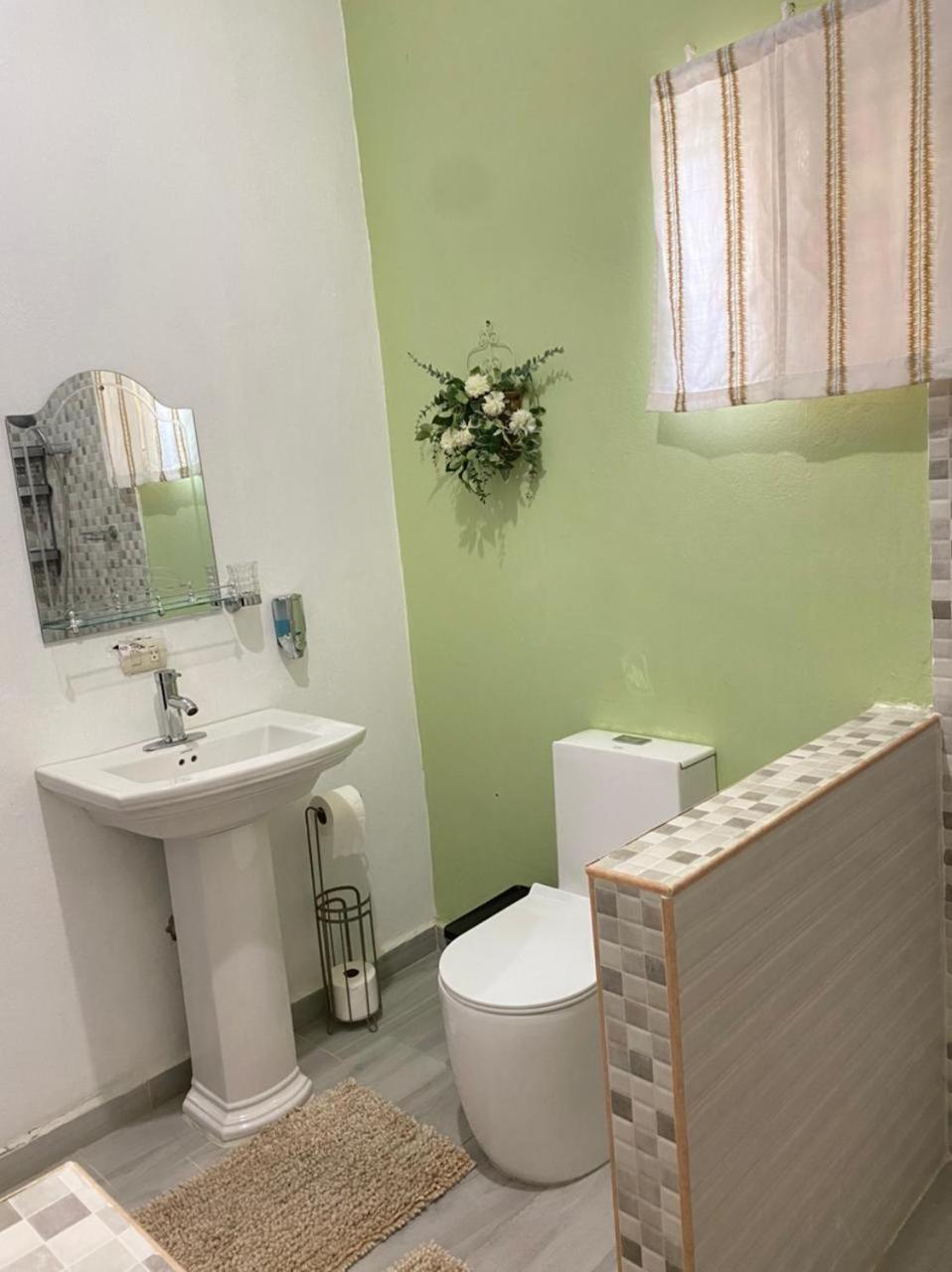 Only Room By Merengue House, 8 Minutos Airport Monte Adentro  Bagian luar foto