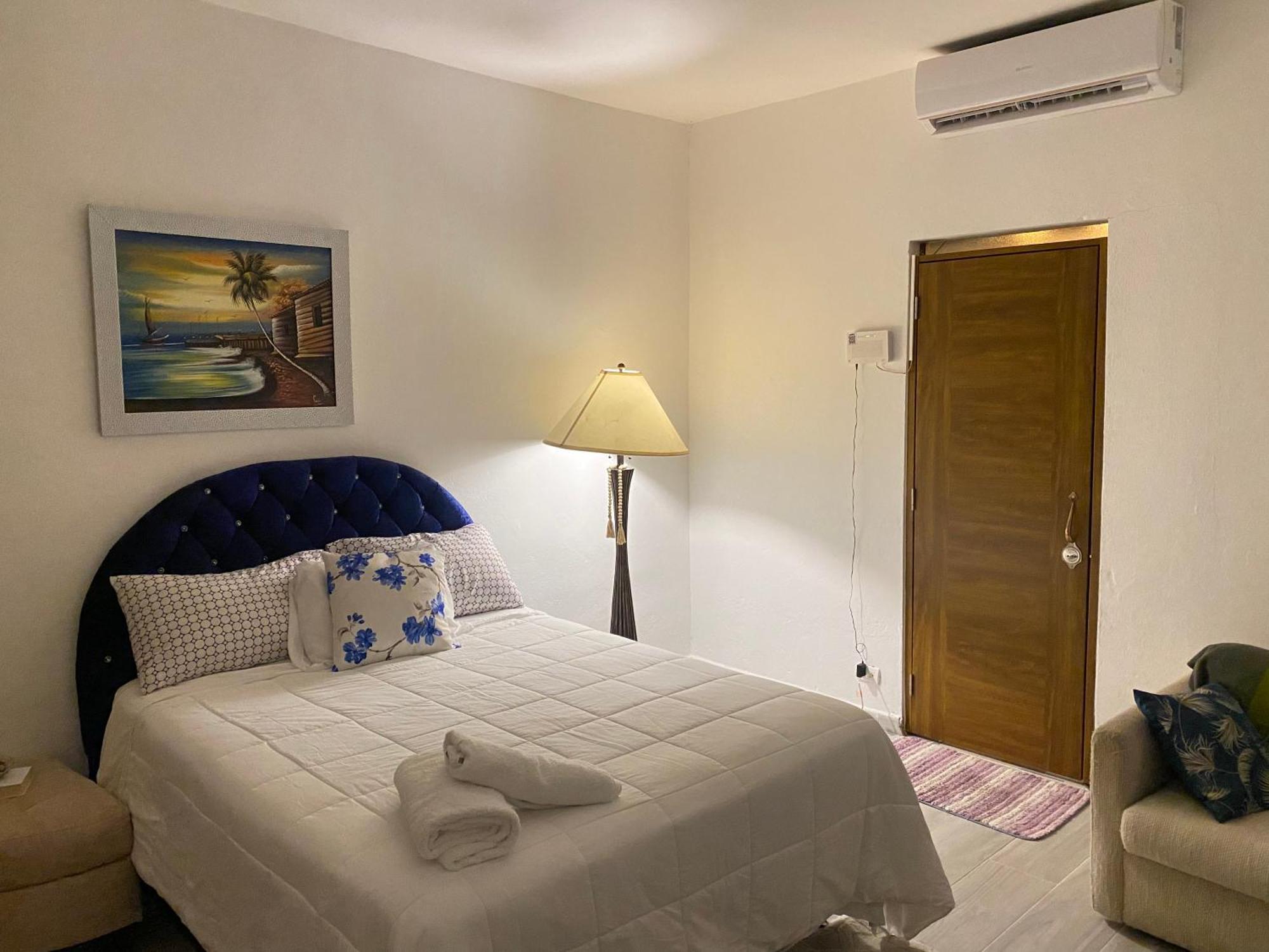 Only Room By Merengue House, 8 Minutos Airport Monte Adentro  Bagian luar foto